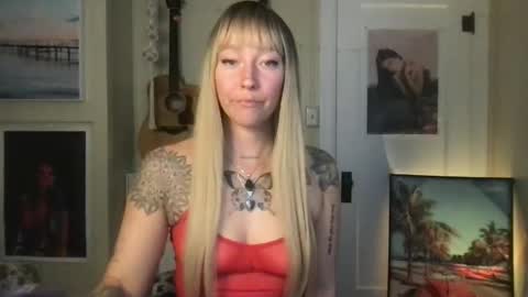 Snapshot of lilpeachykeenn chatting on December 15, 2024, 9:53 pm Lilpeachykeenn online show from December 15, 2024, 9:53 pm