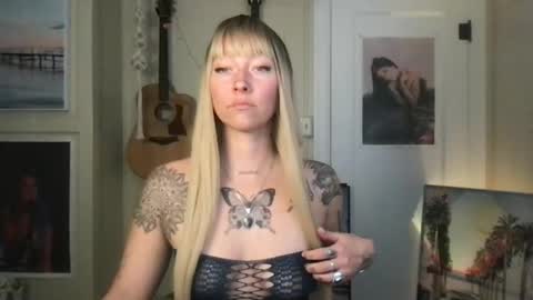 Snapshot of lilpeachykeenn chatting on December 22, 2024, 6:26 pm Lilpeachykeenn online show from December 22, 2024, 6:26 pm