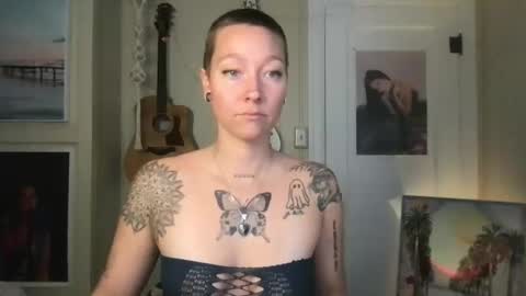 Snapshot of lilpeachykeenn chatting on December 23, 2024, 6:27 pm Lilpeachykeenn online show from December 23, 2024, 6:27 pm