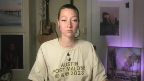 Snapshot of lilpeachykeenn chatting on December 27, 2024, 4:26 am Lilpeachykeenn online show from December 27, 2024, 4:26 am