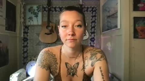 Snapshot of lilpeachykeenn chatting on January 7, 2025, 9:14 pm Lilpeachykeenn online show from January 7, 2025, 9:14 pm