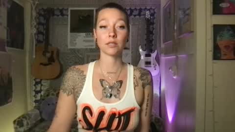 Snapshot of lilpeachykeenn chatting on January 9, 2025, 6:38 am Lilpeachykeenn online show from January 9, 2025, 6:38 am