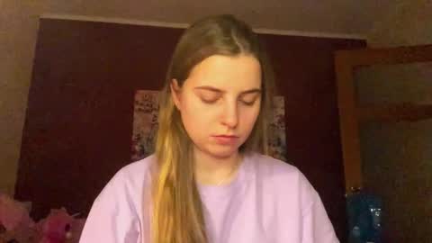 Snapshot of lily_smily chatting on February 10, 2026, 1:37 pm Lily online show from February 10, 2026, 1:37 pm