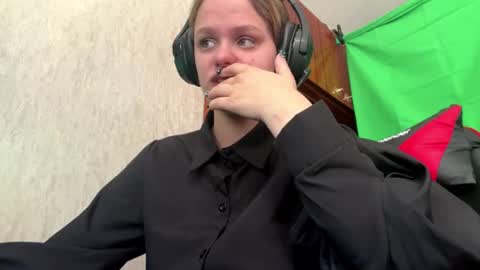 Snapshot of linettehnatow chatting on February 10, 2026, 9:35 am Eva online show from February 10, 2026, 9:35 am