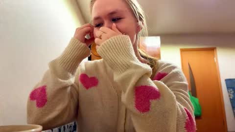 Snapshot of linncrisafi chatting on February 8, 2026, 2:42 pm Rose online show from February 8, 2026, 2:42 pm