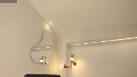 Lisa  Flowers online show from February 2, 2026, 11:31 am