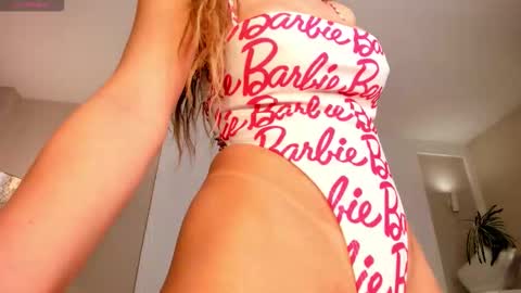 Lisa  Flowers online show from February 14, 2026, 8:33 am