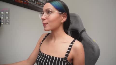 Snapshot of little_eli chatting on February 17, 2026, 7:09 pm Help me reach 100 likes online show from February 17, 2026, 7:09 pm