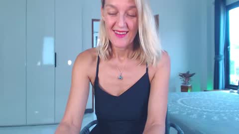 Snapshot of lolaaelita chatting on January 9, 2026, 4:04 am Lola online show from January 9, 2026, 4:04 am