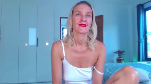 Snapshot of lolaaelita chatting on February 3, 2026, 6:00 am Lola online show from February 3, 2026, 6:00 am