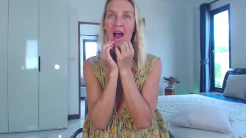 Snapshot of lolaaelita chatting on February 20, 2026, 8:05 am Lola online show from February 20, 2026, 8:05 am