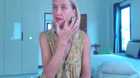 Snapshot of lolaaelita chatting on February 26, 2026, 5:28 am Lola online show from February 26, 2026, 5:28 am