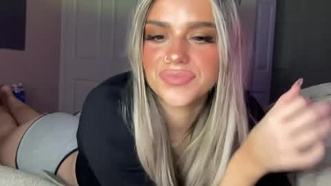 lolamarie_ online show from February 28, 2026, 3:07 am