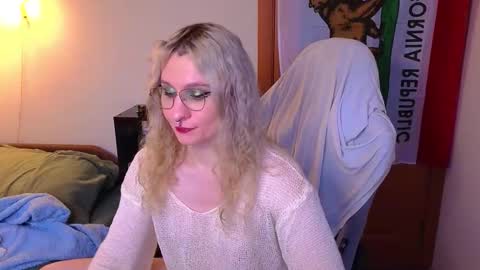 Snapshot of lori_myaf chatting on February 4, 2026, 2:23 pm Lori ----------------------------------- online show from February 4, 2026, 2:23 pm