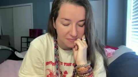 lothlori online show from February 19, 2026, 2:24 pm