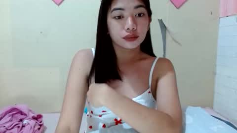 Snapshot of lovelypetitebigcock chatting on September 29, 2025, 12:21 pm lovelypetitebigcock online show from September 29, 2025, 12:21 pm