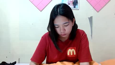 Snapshot of lovelypetitebigcock chatting on December 22, 2025, 10:01 am lovelypetitebigcock online show from December 22, 2025, 10:01 am