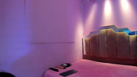 L O V E  online show from February 7, 2026, 11:58 am