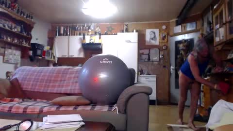 Snapshot of lovetobenaked10 chatting on November 19, 2025, 11:43 am aaron online show from November 19, 2025, 11:43 am