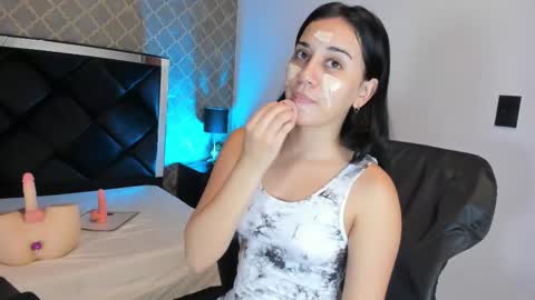 Snapshot of loving_darcy_ chatting on March 1, 2025, 12:23 pm Darcy online show from March 1, 2025, 12:23 pm