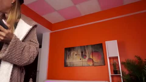 Nora online show from February 1, 2026, 4:22 am