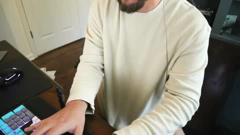 Snapshot of lowllee chatting on December 2, 2024, 2:08 pm Lee online show from December 2, 2024, 2:08 pm