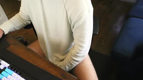 Snapshot of lowllee chatting on December 2, 2024, 6:43 pm Lee online show from December 2, 2024, 6:43 pm