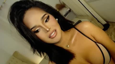 Snapshot of lucy_heartfiliaxxx chatting on December 3, 2025, 5:33 pm MONA online show from December 3, 2025, 5:33 pm