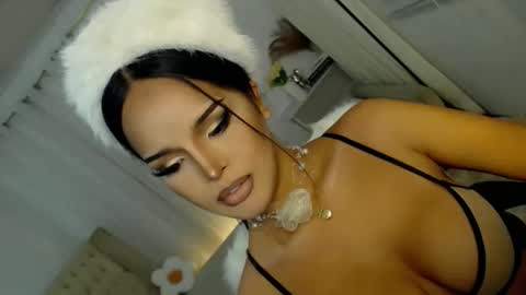 Snapshot of lucy_heartfiliaxxx chatting on December 23, 2025, 7:17 am MONA online show from December 23, 2025, 7:17 am