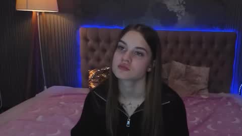 LuisaClover online show from November 10, 2025, 1:43 pm