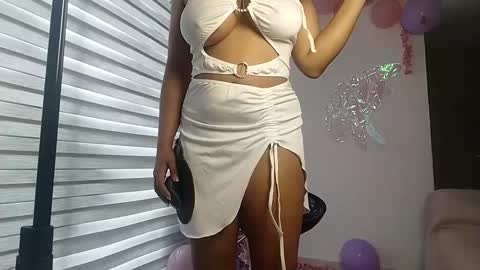 Snapshot of luna_ebony1 chatting on October 14, 2025, 2:18 pm Couple X online show from October 14, 2025, 2:18 pm