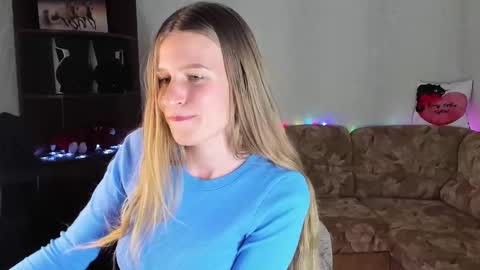 luna_evan online show from December 9, 2024, 3:54 pm