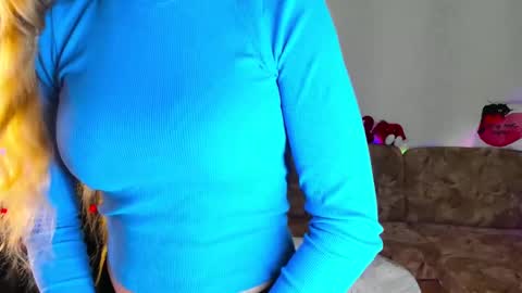 luna_evan online show from December 30, 2024, 12:09 pm