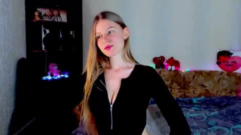 luna_evan online show from February 11, 2025, 10:37 am