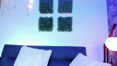 luna_valen online show from February 18, 2026, 3:57 am