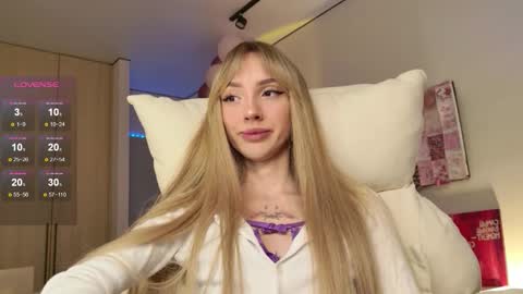 Luna online show from December 1, 2025, 12:26 am