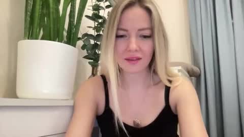 lusiluv online show from February 5, 2026, 7:40 pm