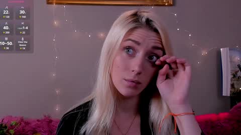 Snapshot of lynngarney chatting on December 11, 2024, 10:58 am Lika online show from December 11, 2024, 10:58 am