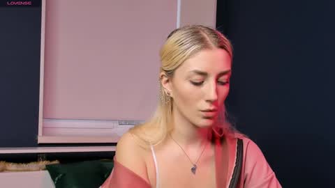 Snapshot of lynngarney chatting on January 15, 2025, 7:48 am Lika online show from January 15, 2025, 7:48 am