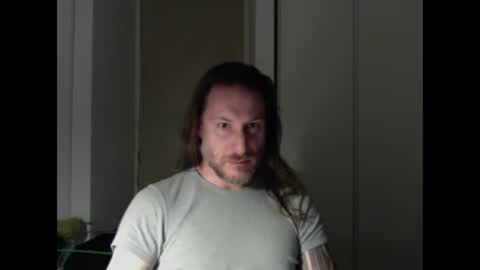 Snapshot of m4rduk81 chatting on December 17, 2025, 4:51 am m4rduk online show from December 17, 2025, 4:51 am