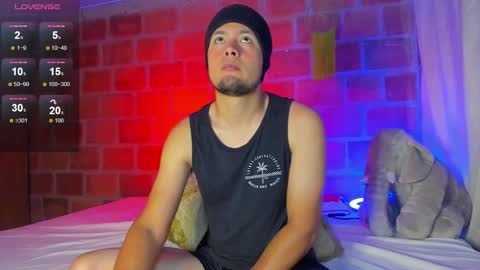 Snapshot of maax_taylor01 chatting on February 9, 2025, 12:52 pm online show from February 9, 2025, 12:52 pm