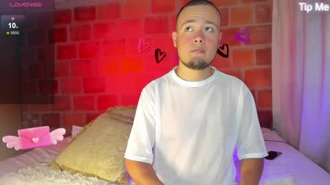 Snapshot of maax_taylor01 chatting on February 16, 2025, 12:43 pm online show from February 16, 2025, 12:43 pm