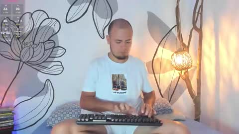 Snapshot of maax_taylor01 chatting on February 18, 2026, 11:28 am online show from February 18, 2026, 11:28 am