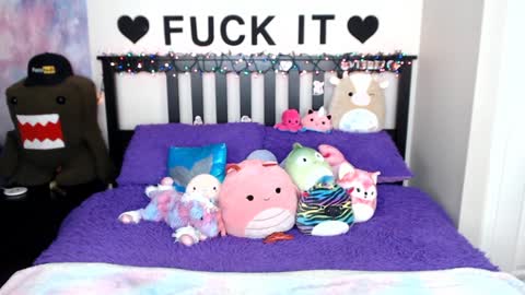 Mackenzie Wolfe online show from December 8, 2024, 7:58 am