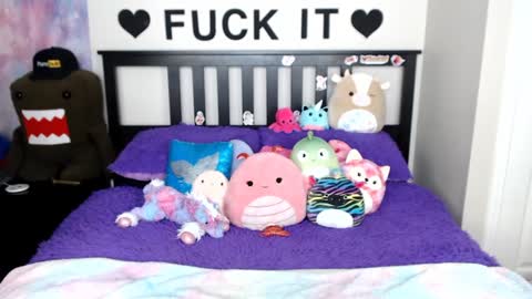 Mackenzie Wolfe online show from January 3, 2025, 8:00 am