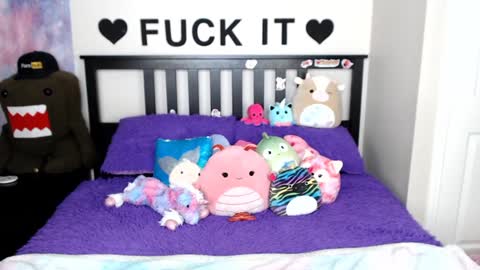 Mackenzie Wolfe online show from January 17, 2025, 7:30 am