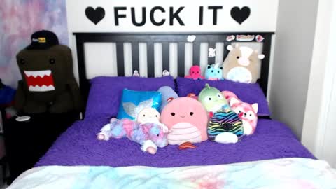 Mackenzie Wolfe online show from March 2, 2025, 8:38 am