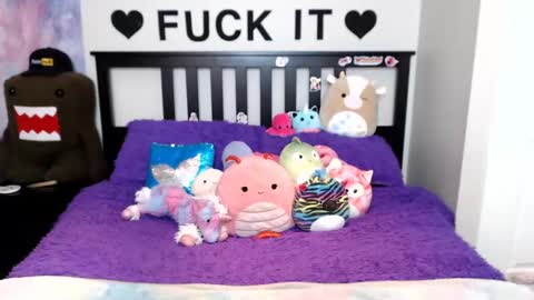 Mackenzie Wolfe online show from September 12, 2025, 5:40 am