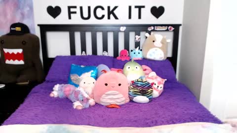 Mackenzie Wolfe online show from September 13, 2025, 4:12 am