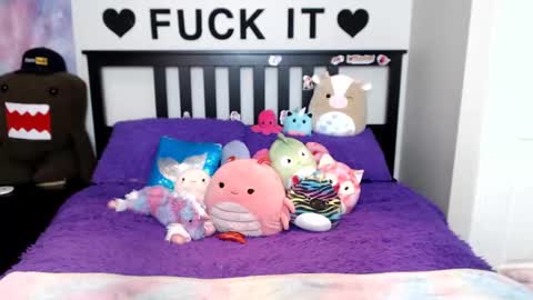 Mackenzie Wolfe online show from September 24, 2025, 5:11 am